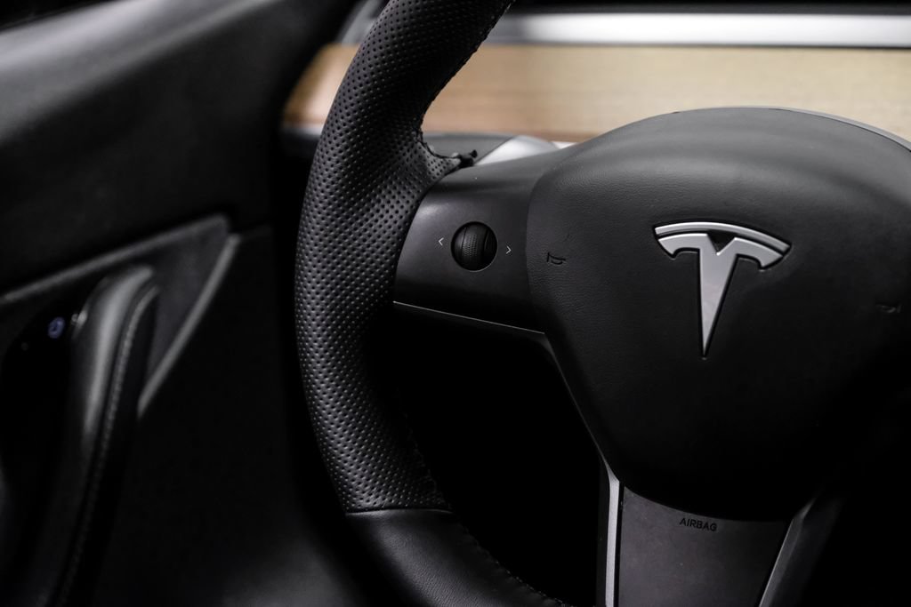 Used 2021 Tesla Model Y Long Range AWD/4WD image 17