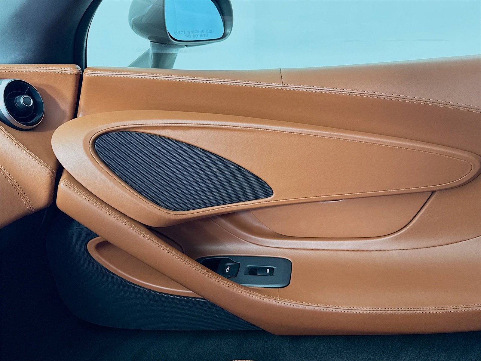 Used 2017 McLaren 570S Base image 15