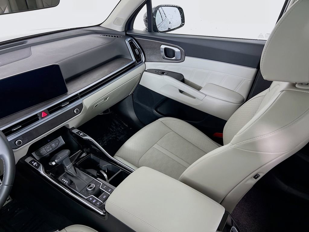 Used 2025 Kia Sorento SX AWD/4WD image 24