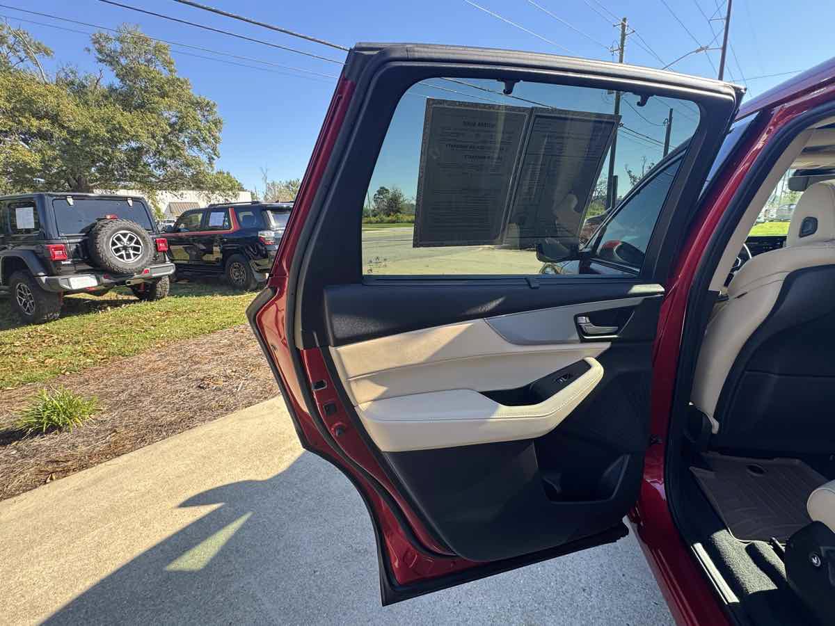 Used 2023 Acura MDX w/ Technology Package FWD image 26