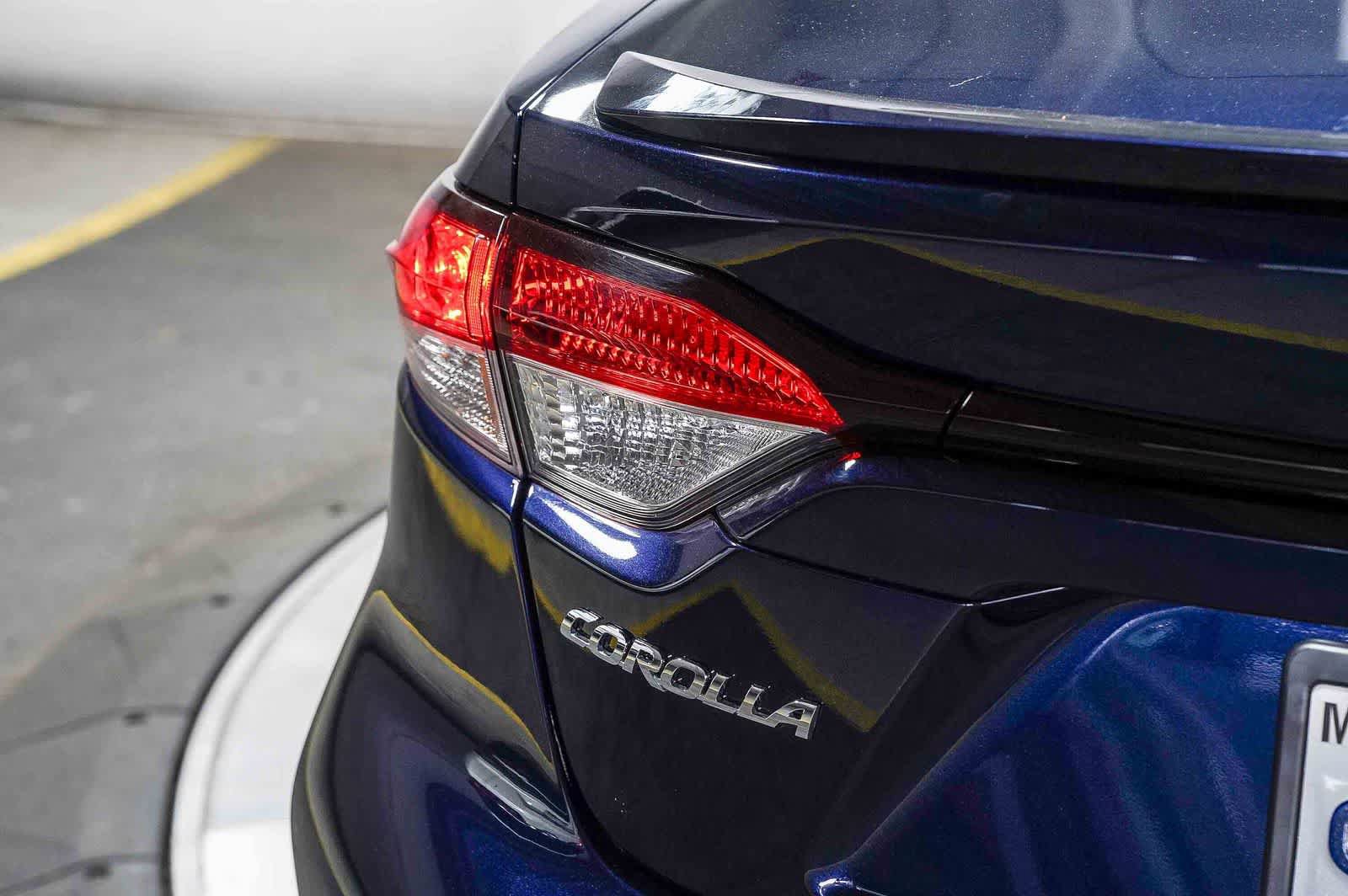 Certified 2025 Toyota Corolla SE w/ SE Premium Package FWD image 11
