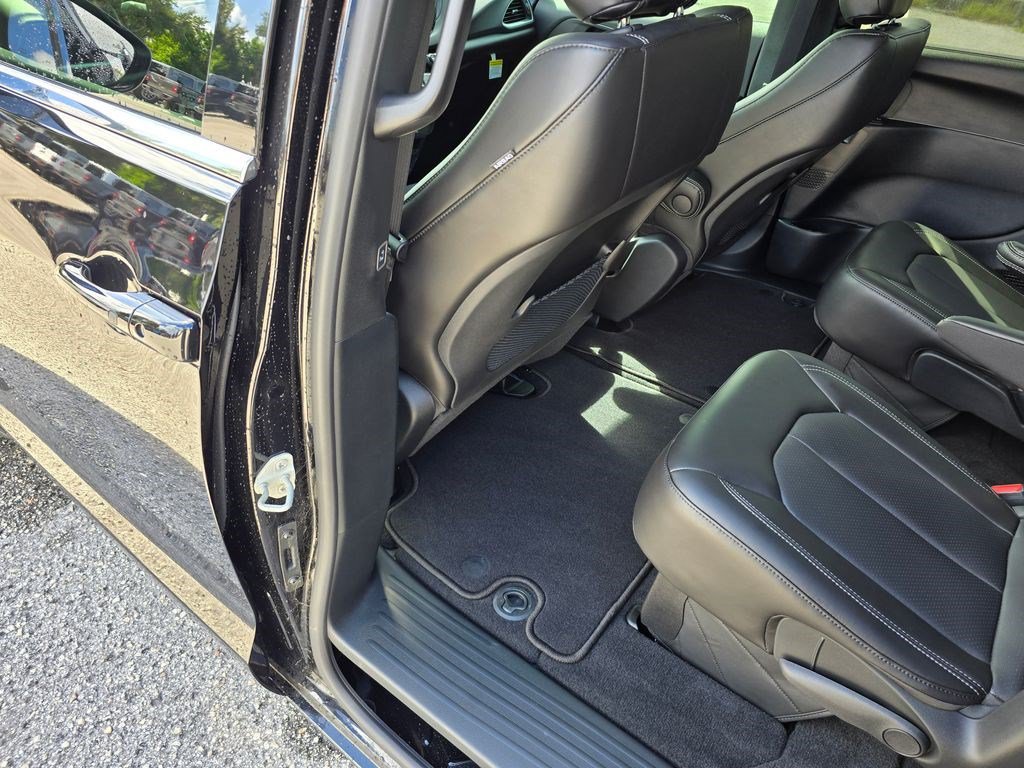 New 2026 Chrysler Voyager LX FWD image 27