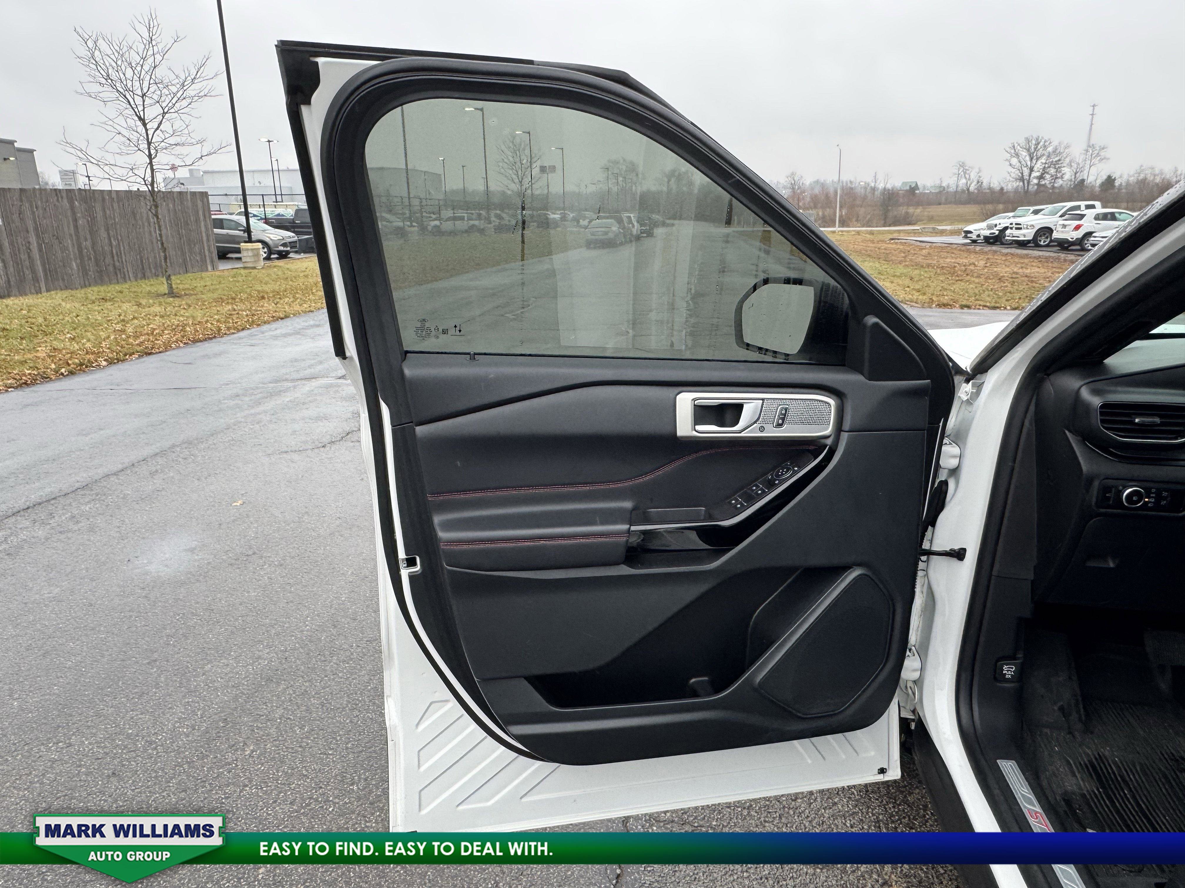 Used 2023 Ford Explorer ST-Line w/ Class IV Trailer Tow Package image 11