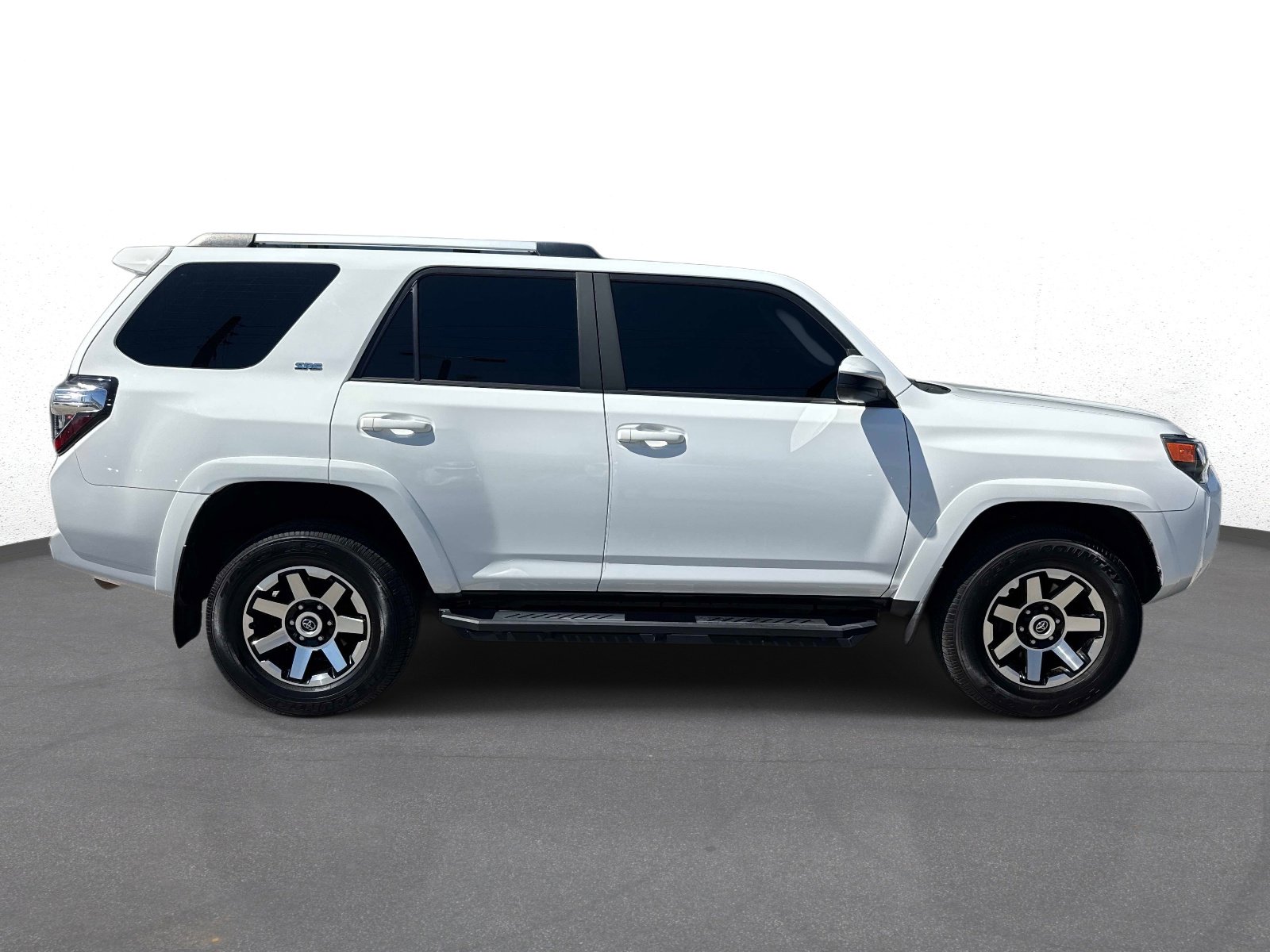 Used 2022 Toyota 4Runner SR5 AWD/4WD image 2