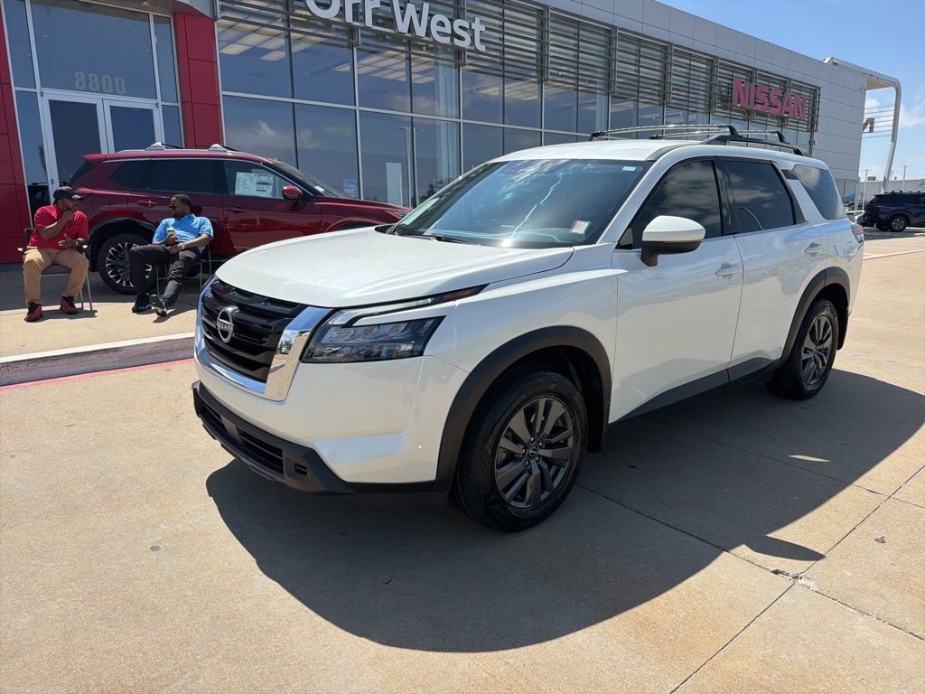 Used 2024 Nissan Pathfinder SV FWD image 1