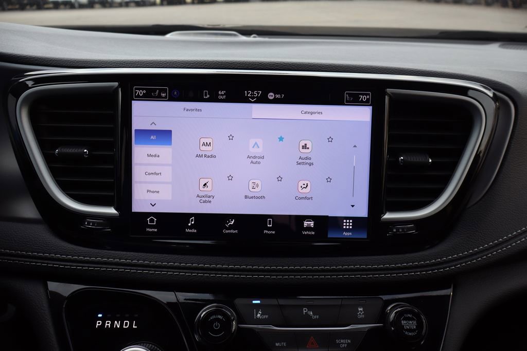 Used 2025 Chrysler Pacifica Select image 11