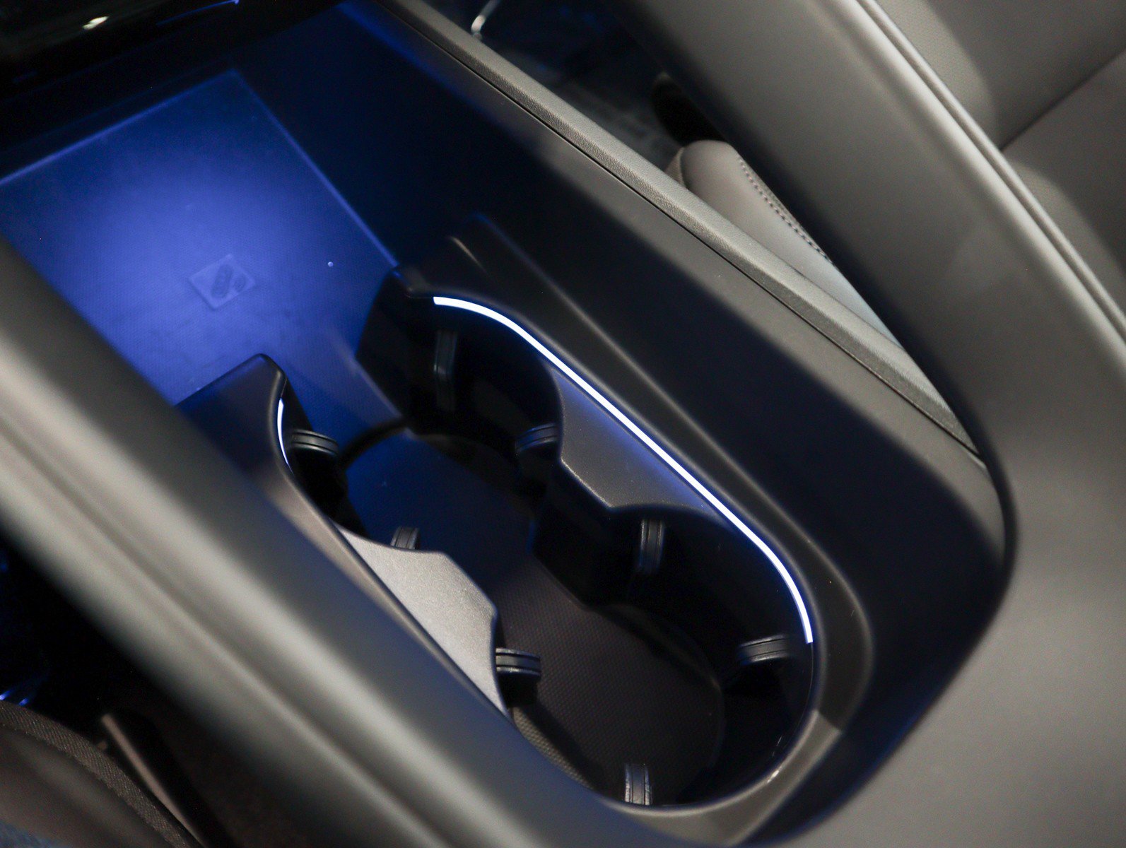 Certified 2025 Porsche Macan 4S Electric image 17