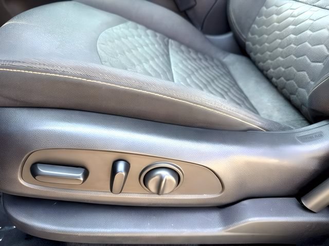 Used 2018 Chevrolet Equinox LT AWD/4WD image 18