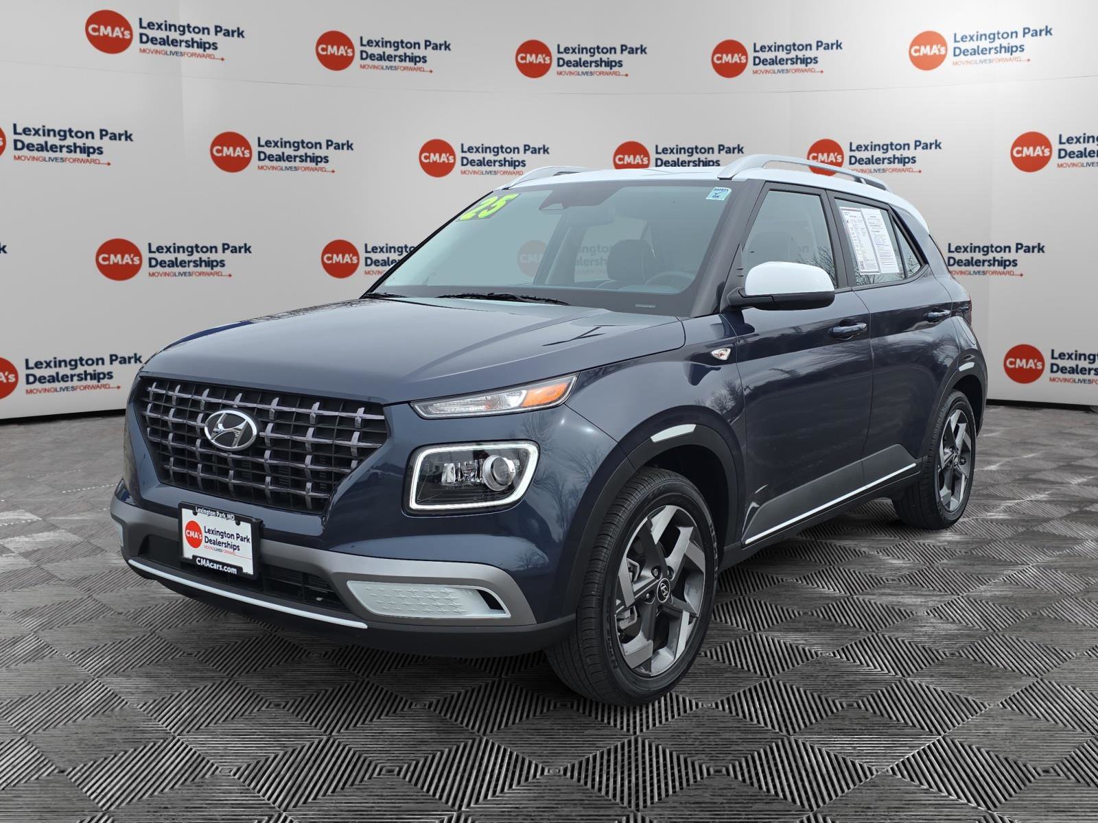 Certified 2025 Hyundai Venue Limited image 3