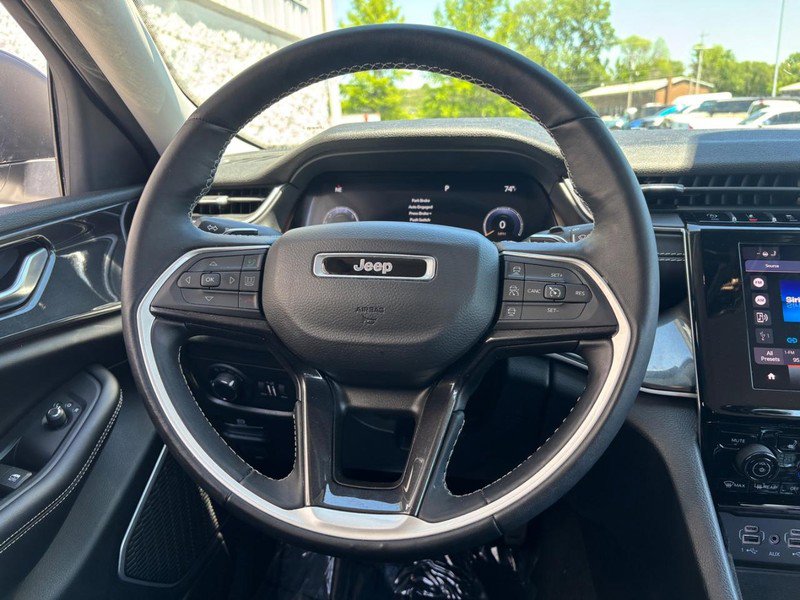 Used 2022 Jeep Grand Cherokee L Laredo w/ Luxury Tech Group I AWD/4WD image 16