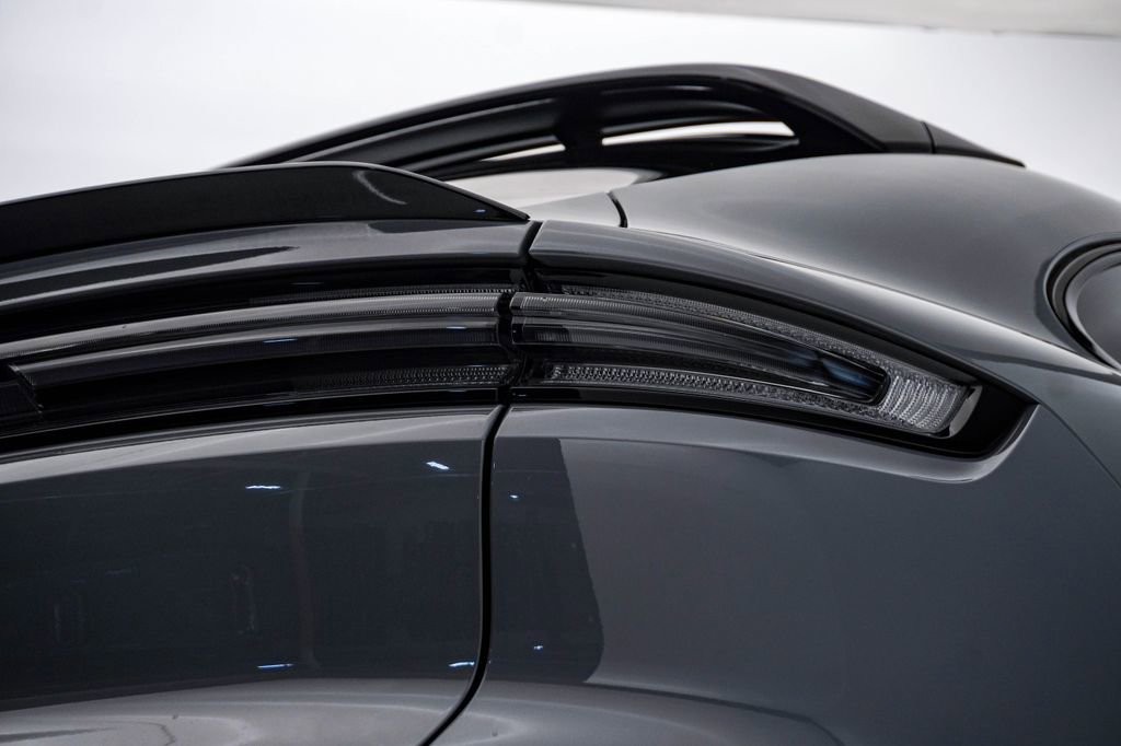 Certified 2025 Porsche Cayenne GTS AWD/4WD image 12