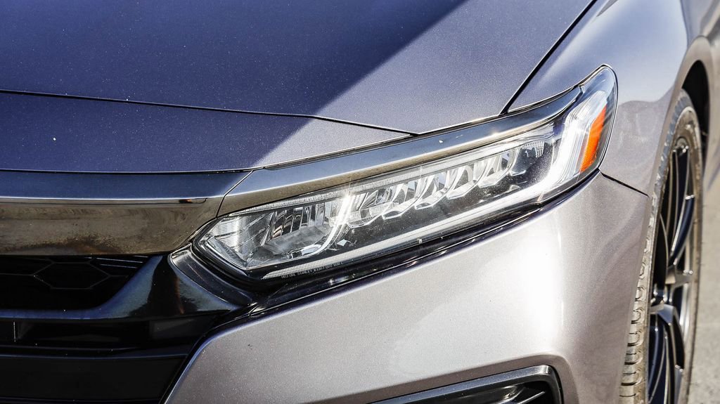 Used 2018 Honda Accord Sport image 5
