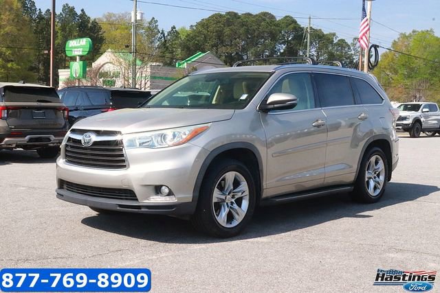 Used 2015 Toyota Highlander Limited w/ Driver Technology Package FWD image 3