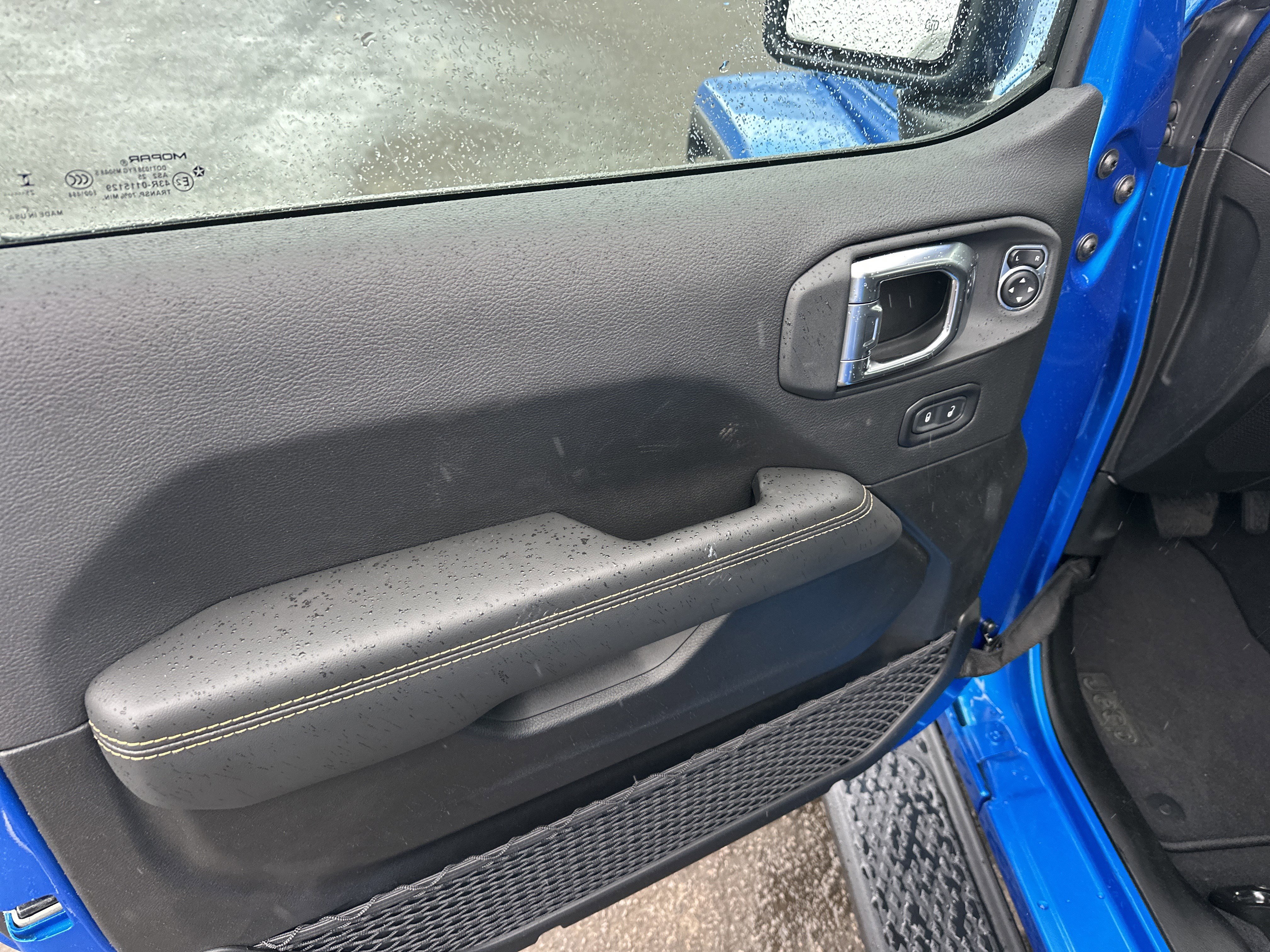 New 2025 Jeep Gladiator Sport image 15