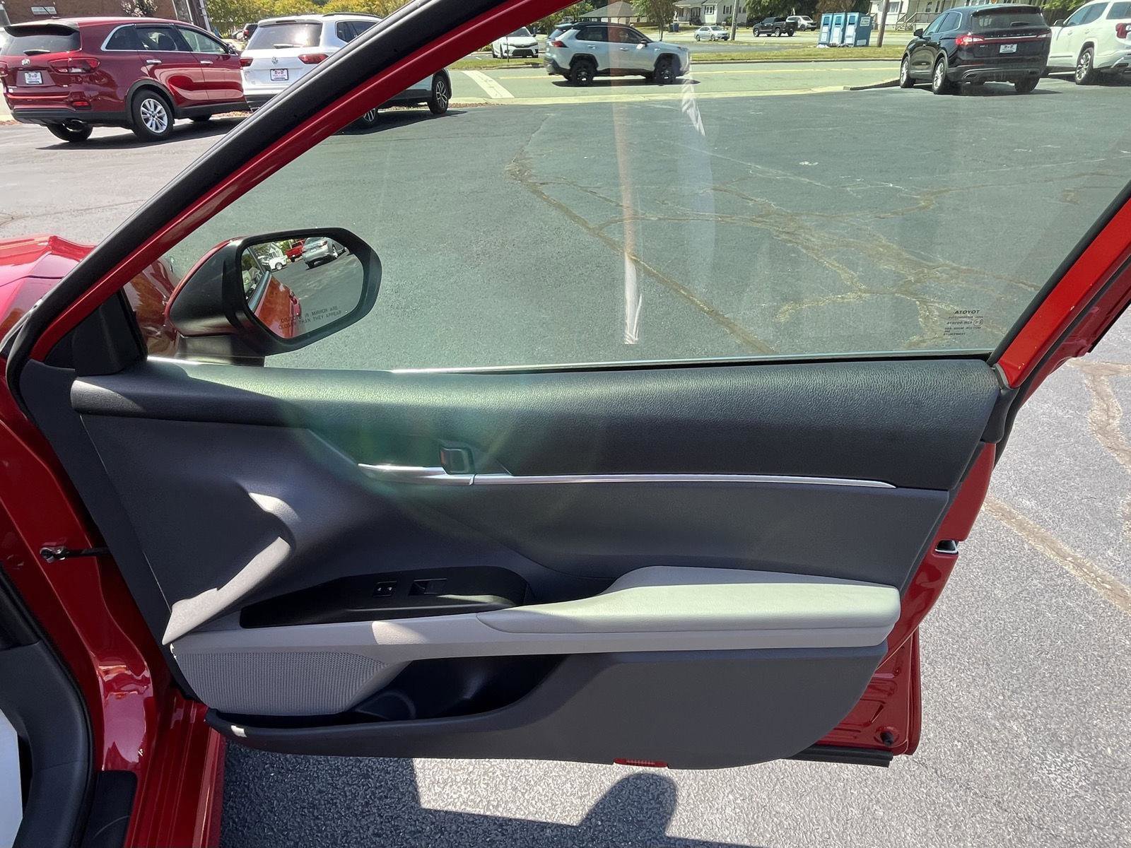 Used 2022 Toyota Camry SE FWD image 15