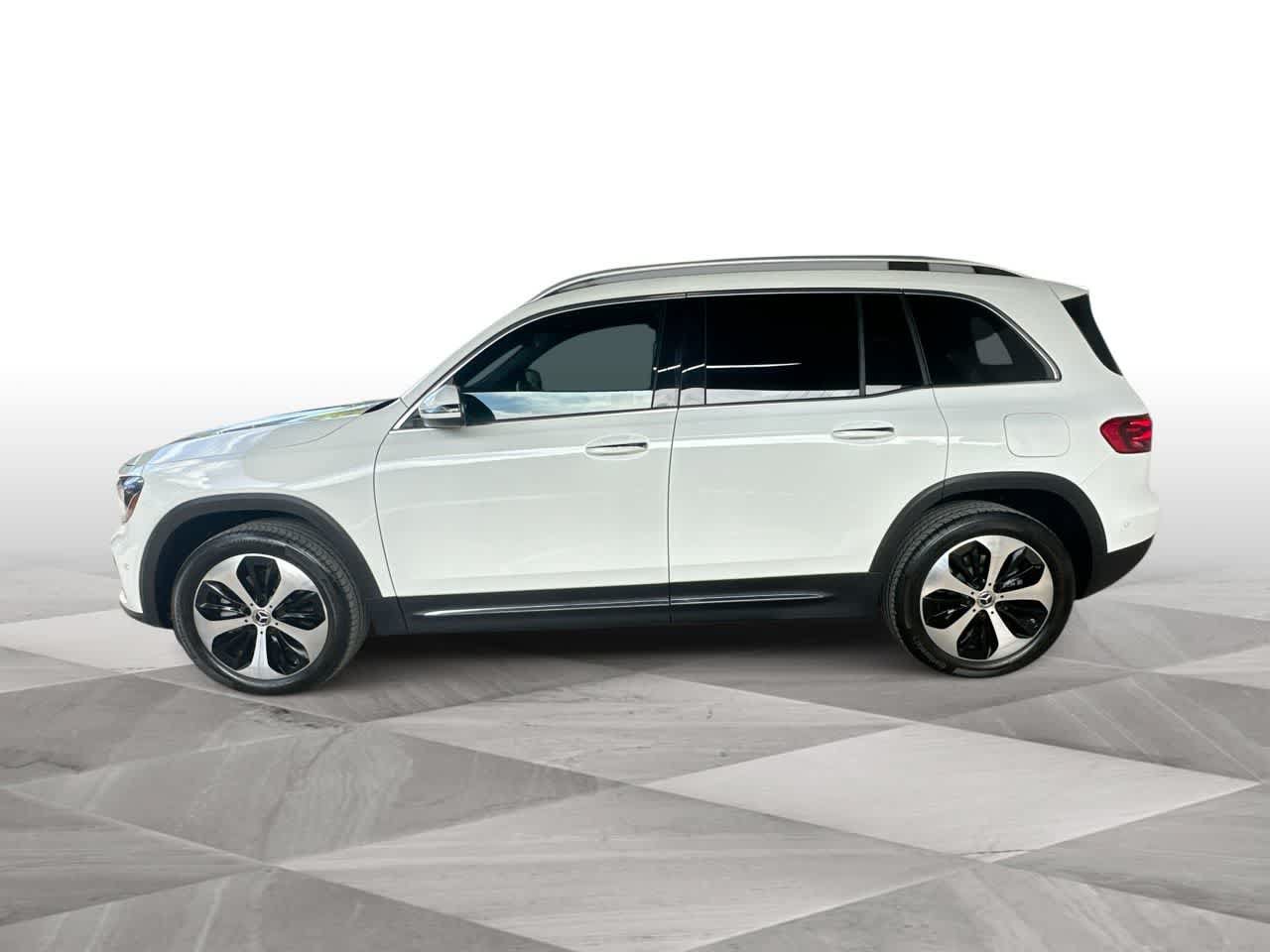 Used 2025 Mercedes-Benz GLB 250 4MATIC w/ Exclusive Package image 5