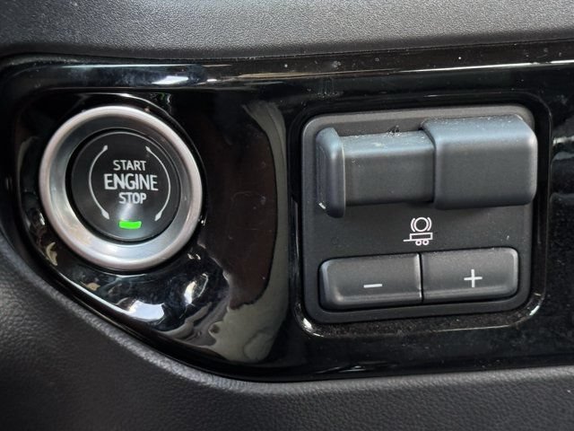 Used 2024 Chevrolet Silverado 1500 ZR2 w/ Technology Package AWD/4WD image 19