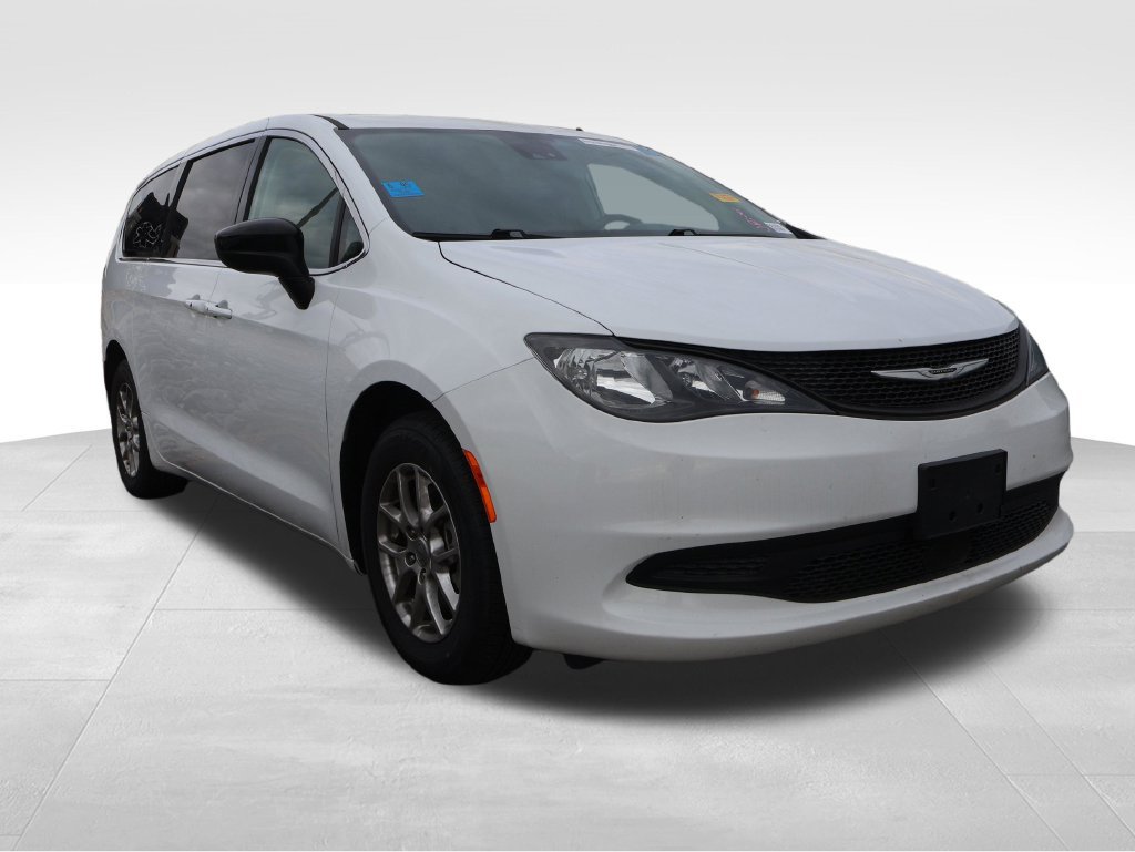 Used 2024 Chrysler Voyager LX FWD image 13