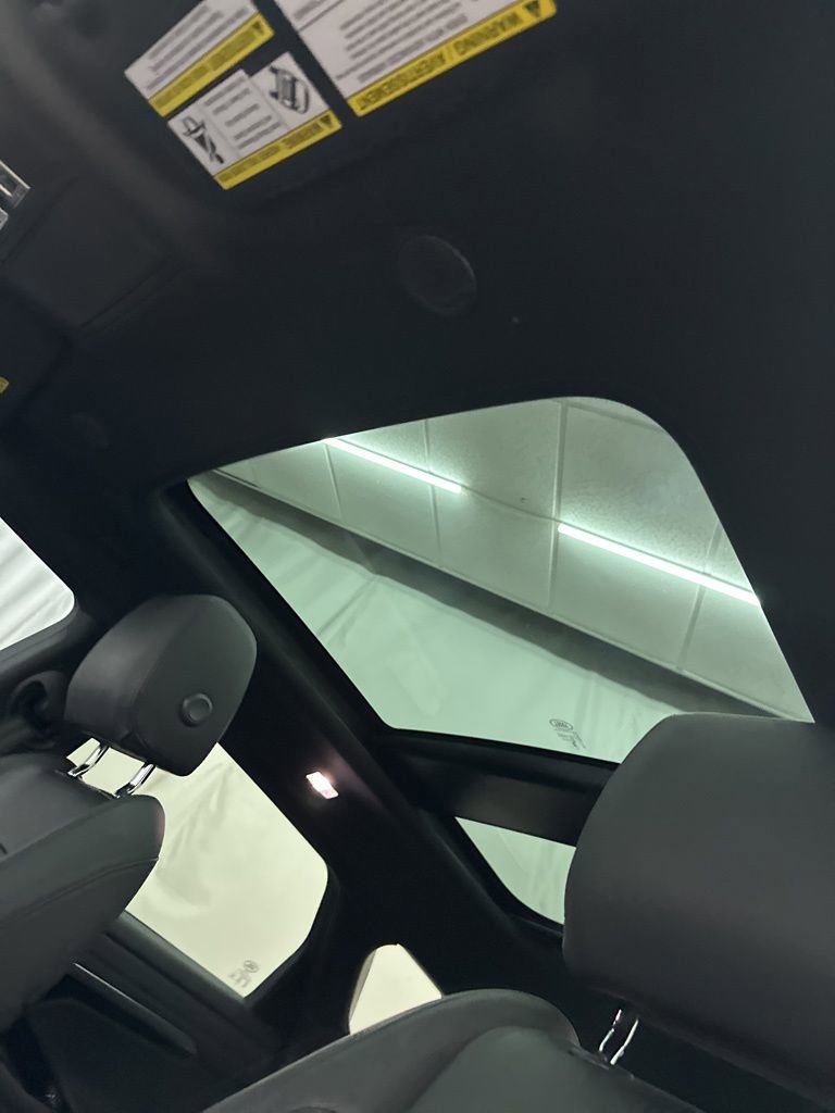 Used 2023 Land Rover Range Rover Evoque R-Dynamic SE image 21