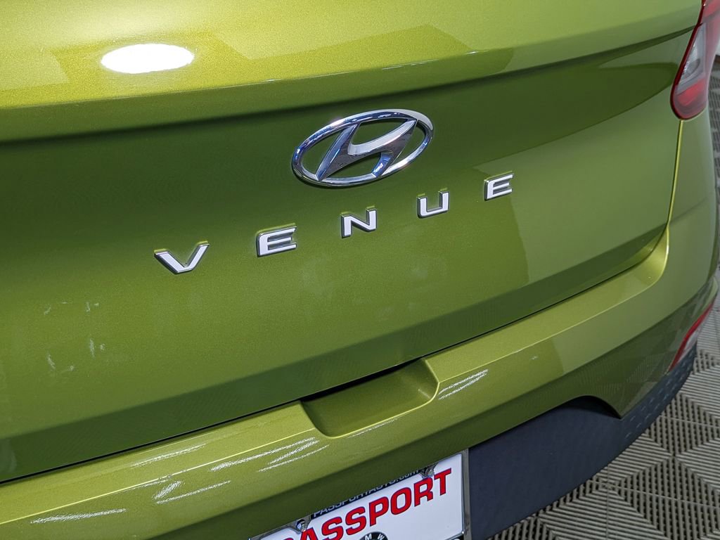 Used 2022 Hyundai Venue SEL w/ Cargo Package FWD image 3