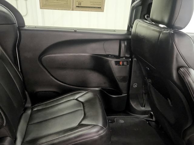 Used 2025 Chrysler Pacifica Select FWD image 32