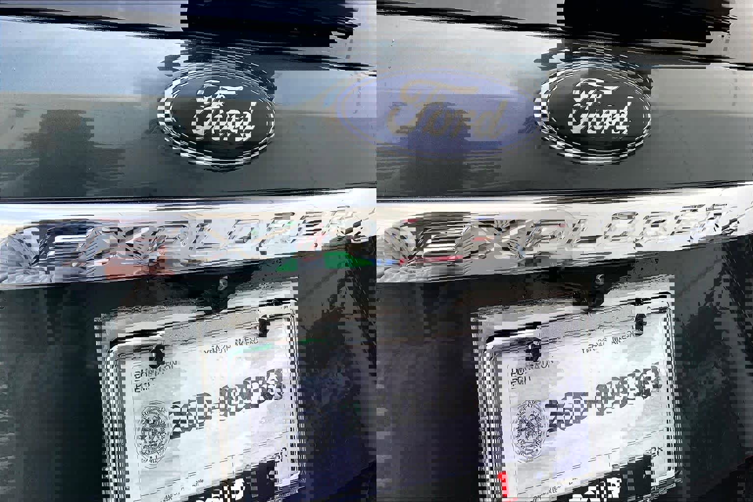 Used 2016 Ford Explorer Platinum image 30