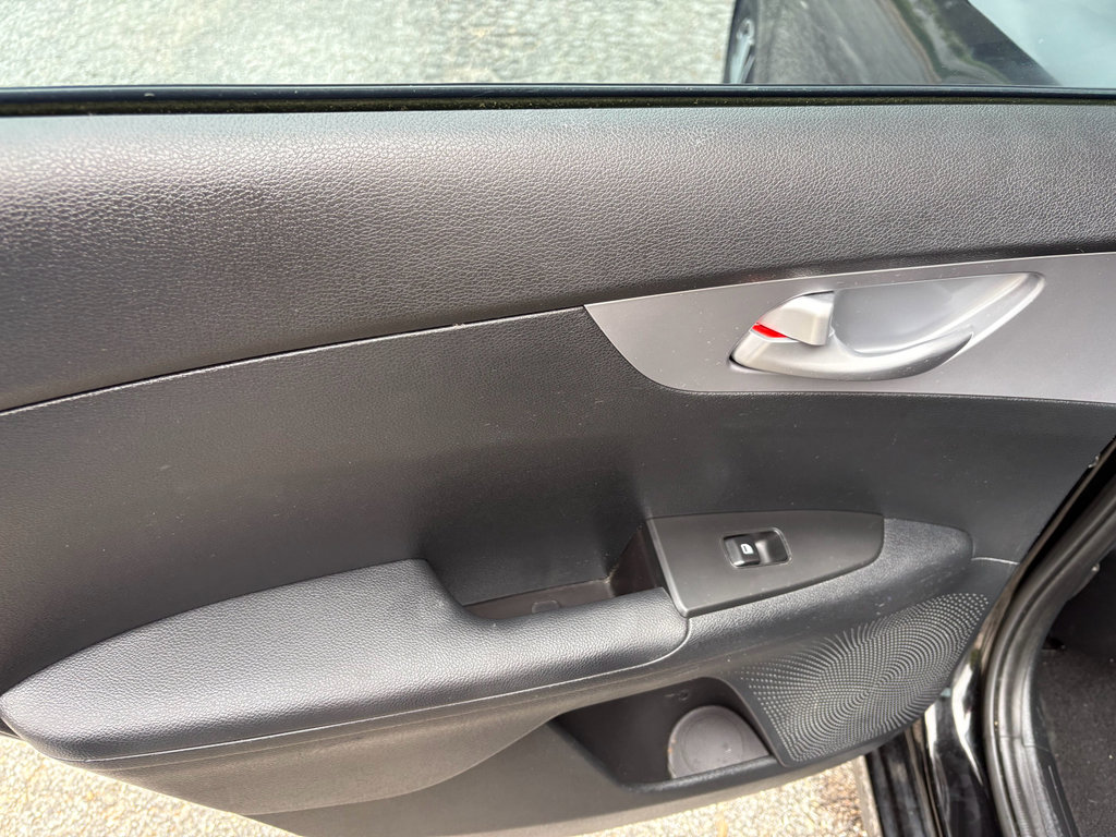 Used 2023 Kia Forte LXS w/ LXS Technology Package FWD image 18