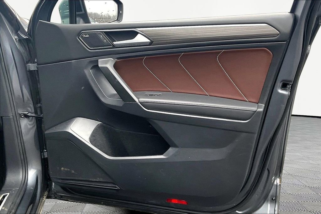 Used 2022 Volkswagen Tiguan SEL R-Line image 31