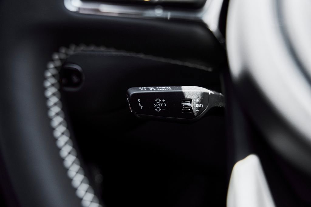 Used 2024 Bentley Bentayga AWD/4WD image 57