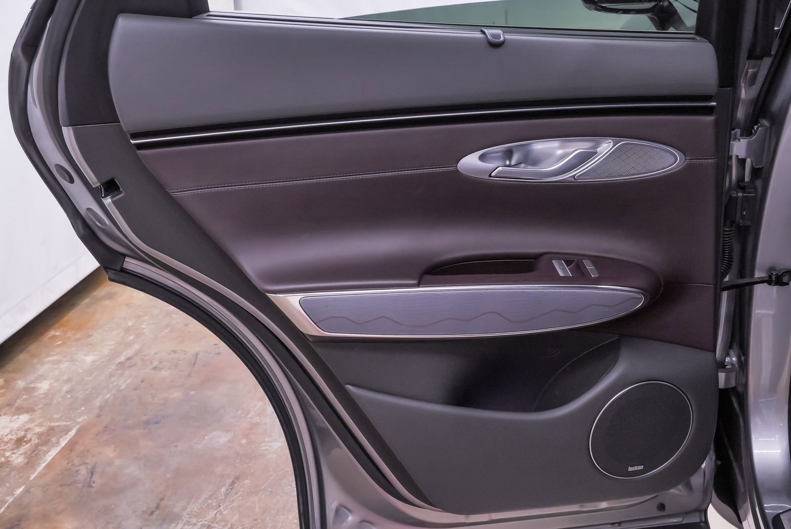 Certified 2023 Genesis GV70 2.5T Advanced w/ Advanced Package image 33