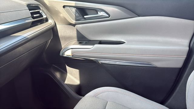 Used 2025 Chevrolet Traverse LT FWD image 21