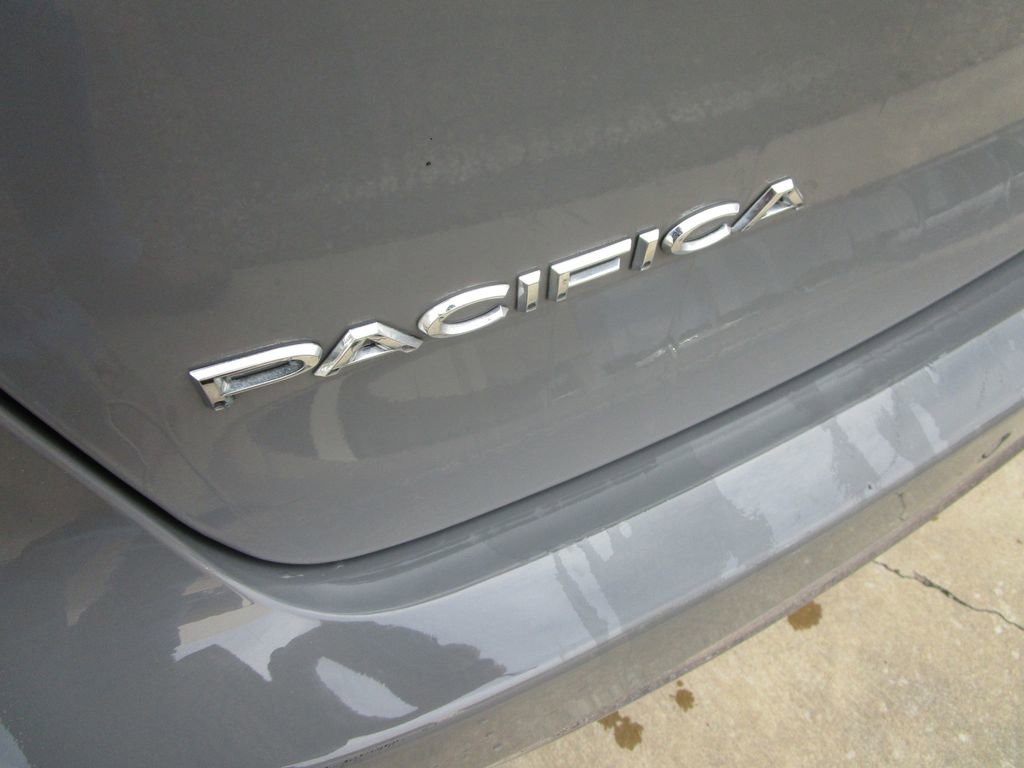 Used 2023 Chrysler Pacifica Limited image 10