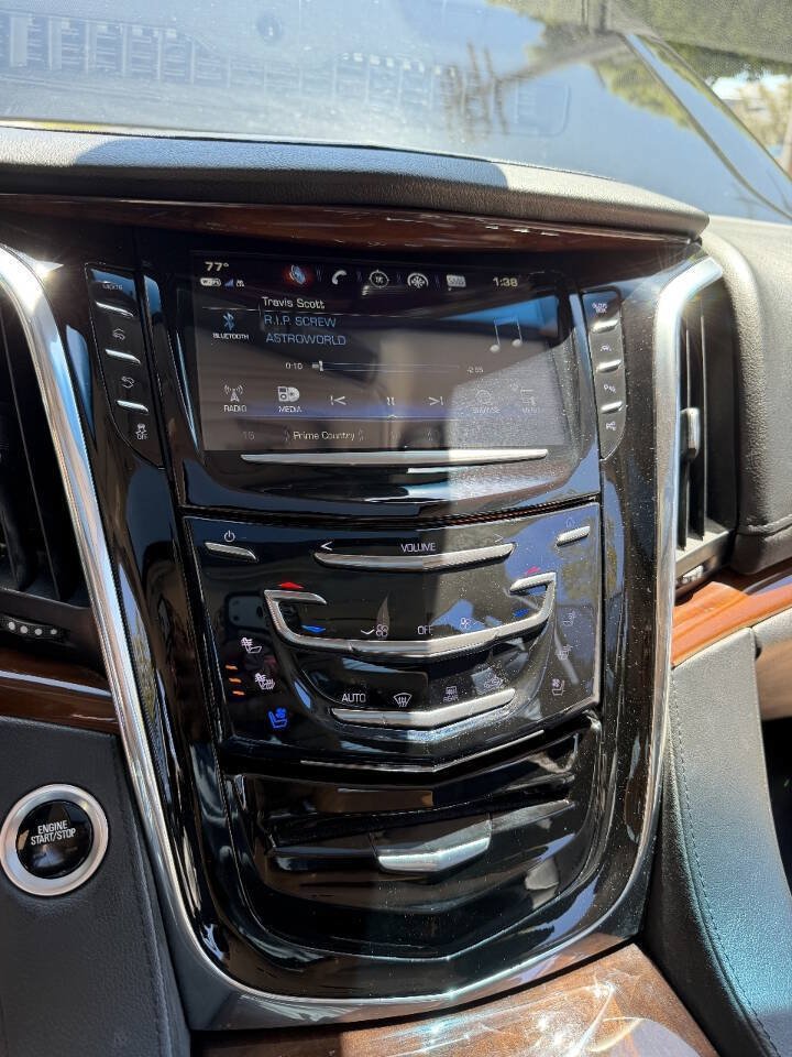 Used 2018 Cadillac Escalade ESV Luxury RWD image 40