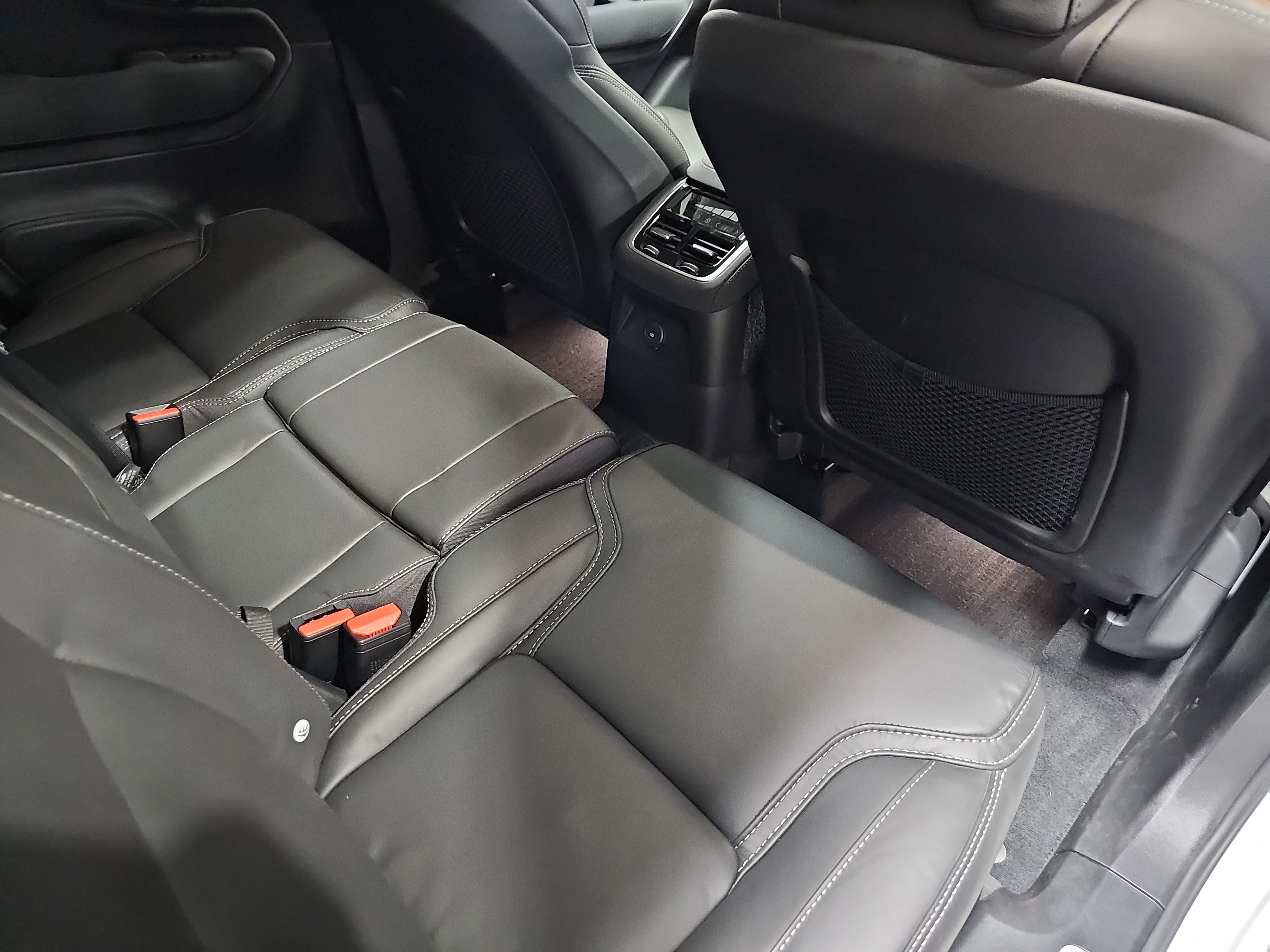 Used 2025 Volvo XC90 T8 Ultra w/ Protection Package Premier image 11