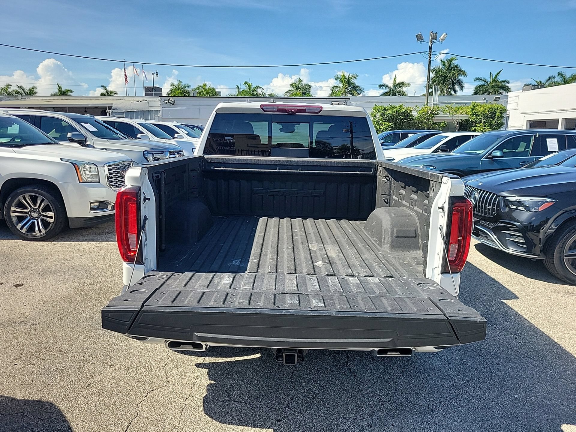 Used 2023 GMC Sierra 1500 Denali w/ Denali Reserve Package AWD/4WD image 13