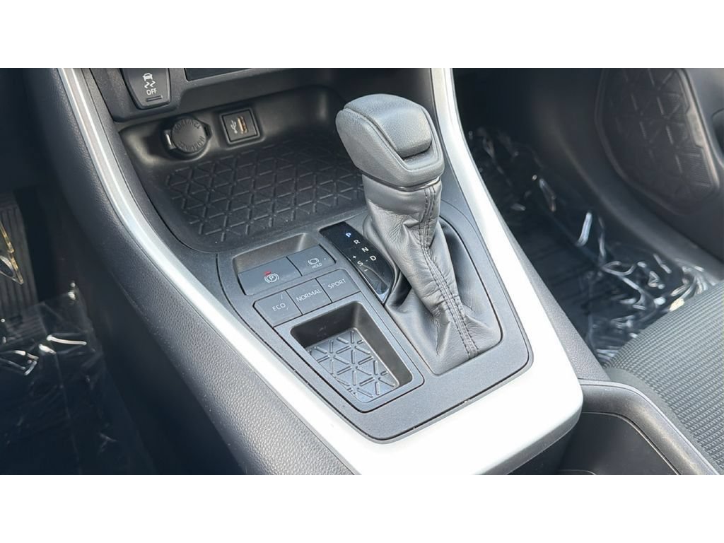 Used 2024 Toyota RAV4 LE FWD image 27