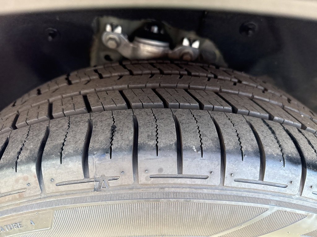 Used 2020 Ford Explorer XLT w/ Equipment Group 202A image 11