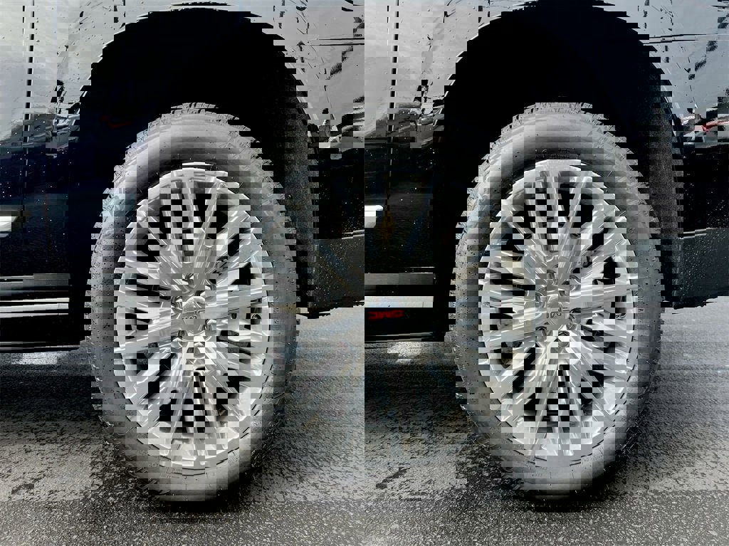 New 2025 GMC Yukon XL Denali w/ Sun & Power Step Package image 27