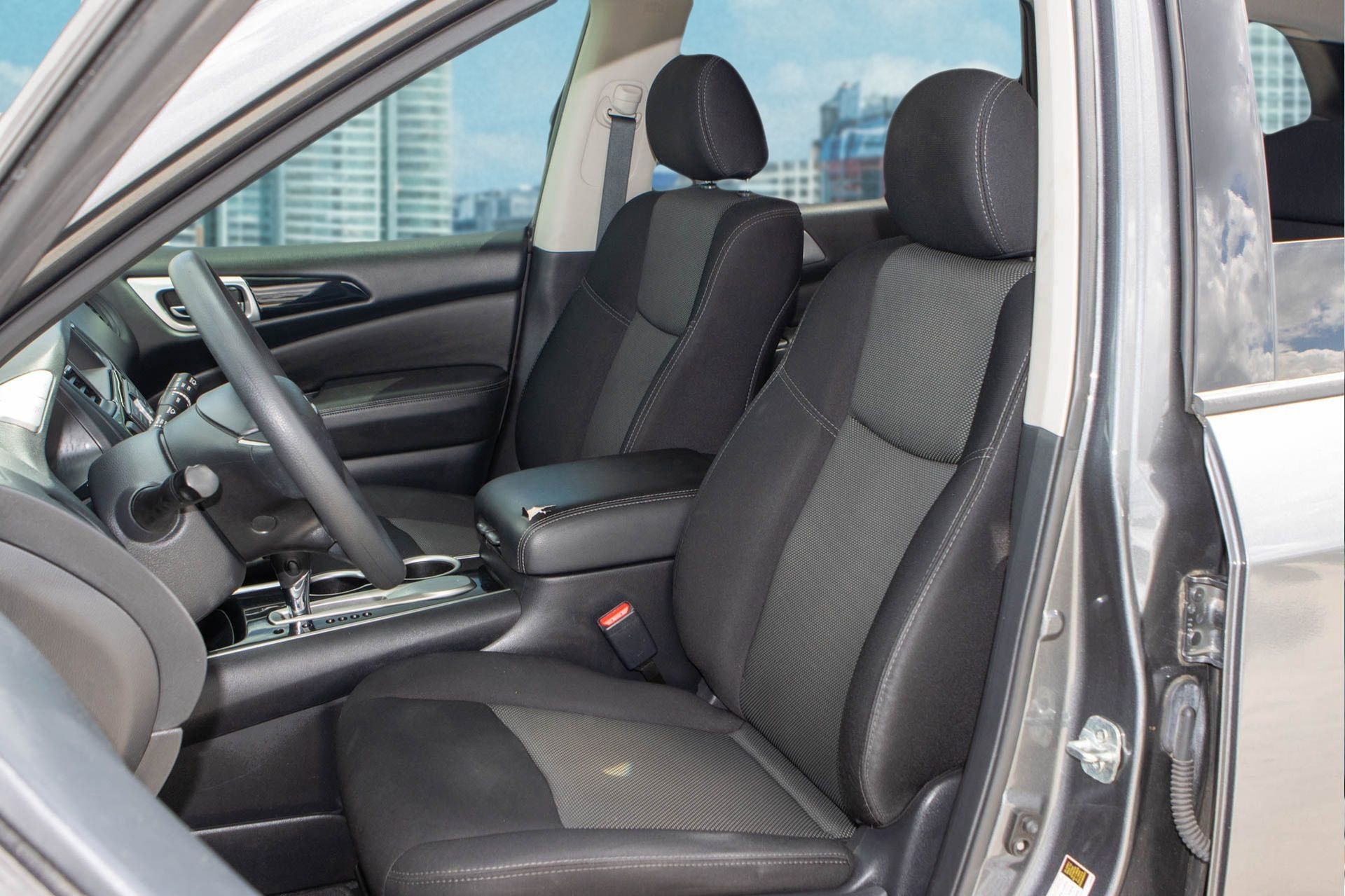 Used 2019 Nissan Pathfinder S image 16