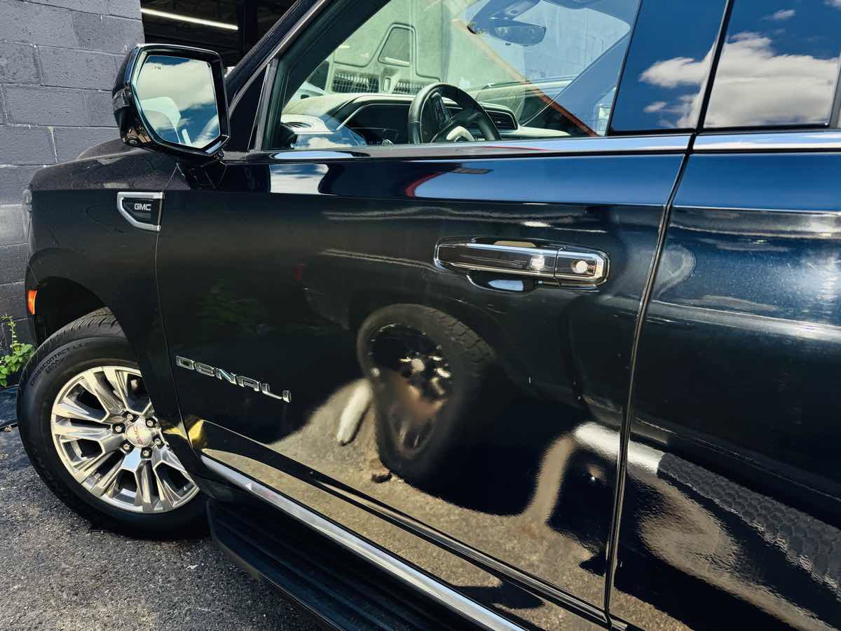 Used 2021 GMC Yukon XL Denali w/ Advanced Technology Package AWD/4WD image 9