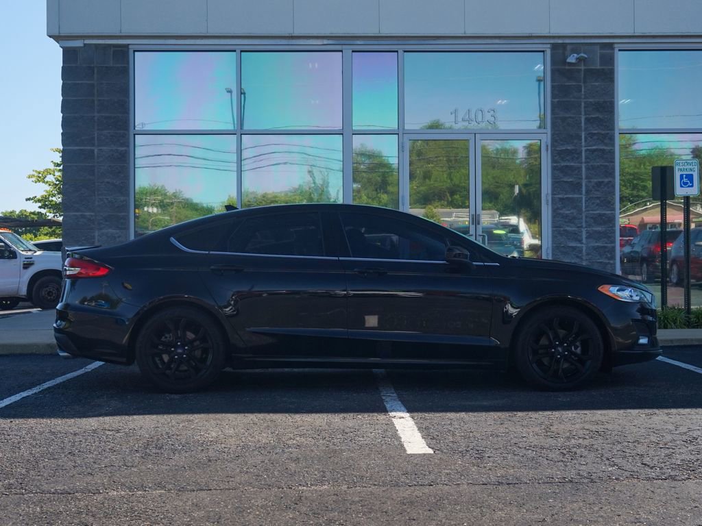 Used 2019 Ford Fusion SE w/ Equipment Group 151A FWD image 2