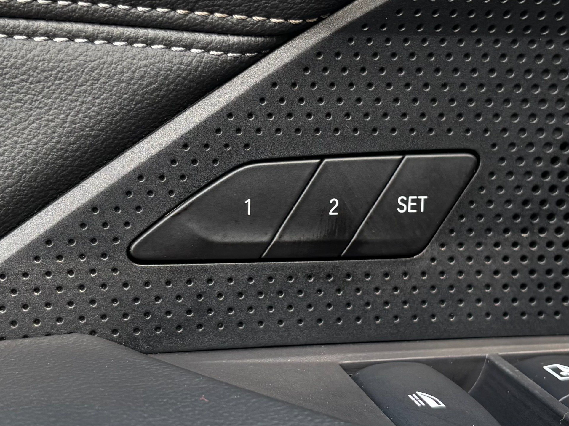 Used 2022 BMW M440i Convertible RWD image 33
