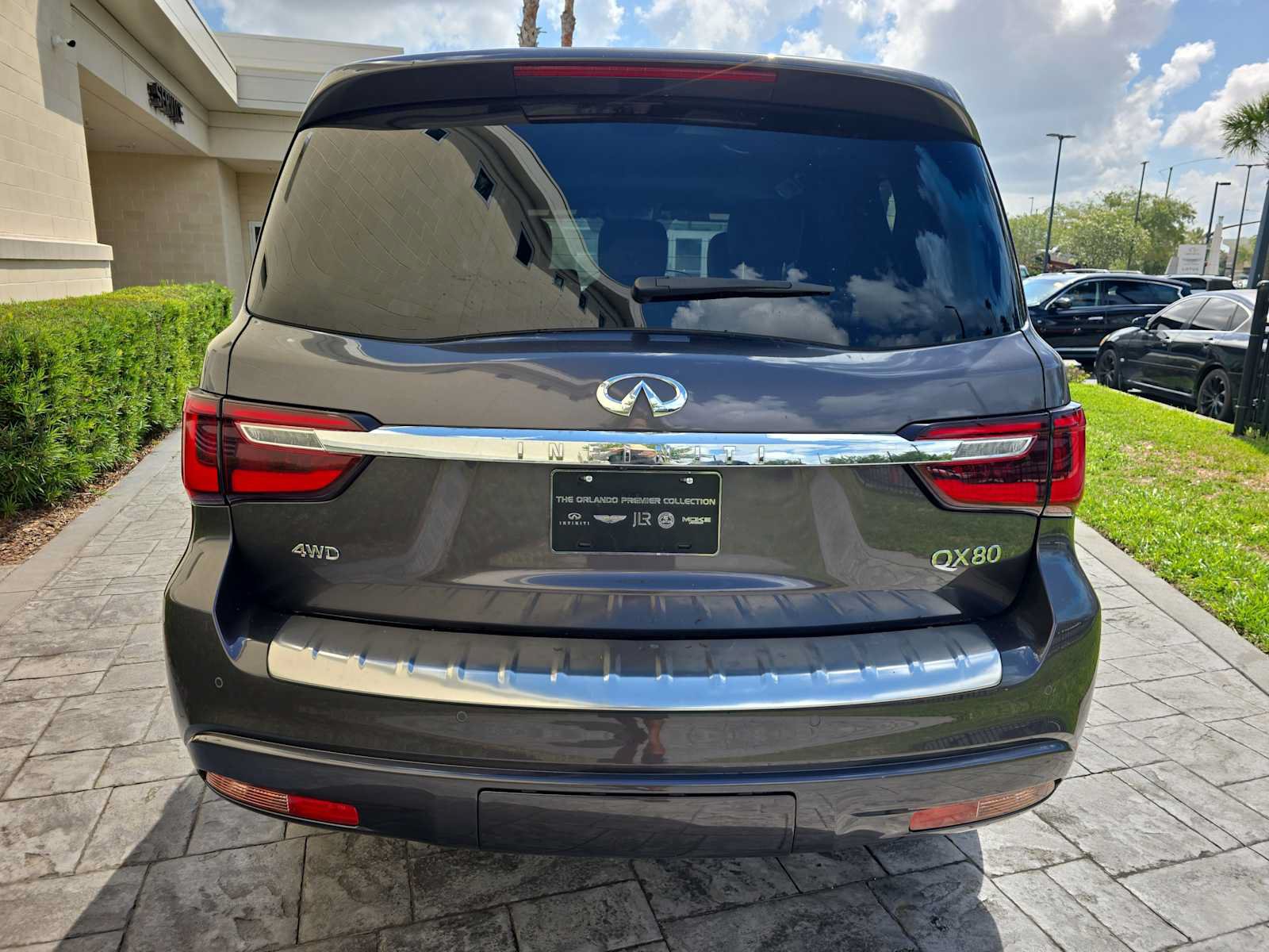 Certified 2024 INFINITI QX80 Sensory w/ Cargo Package AWD/4WD image 6
