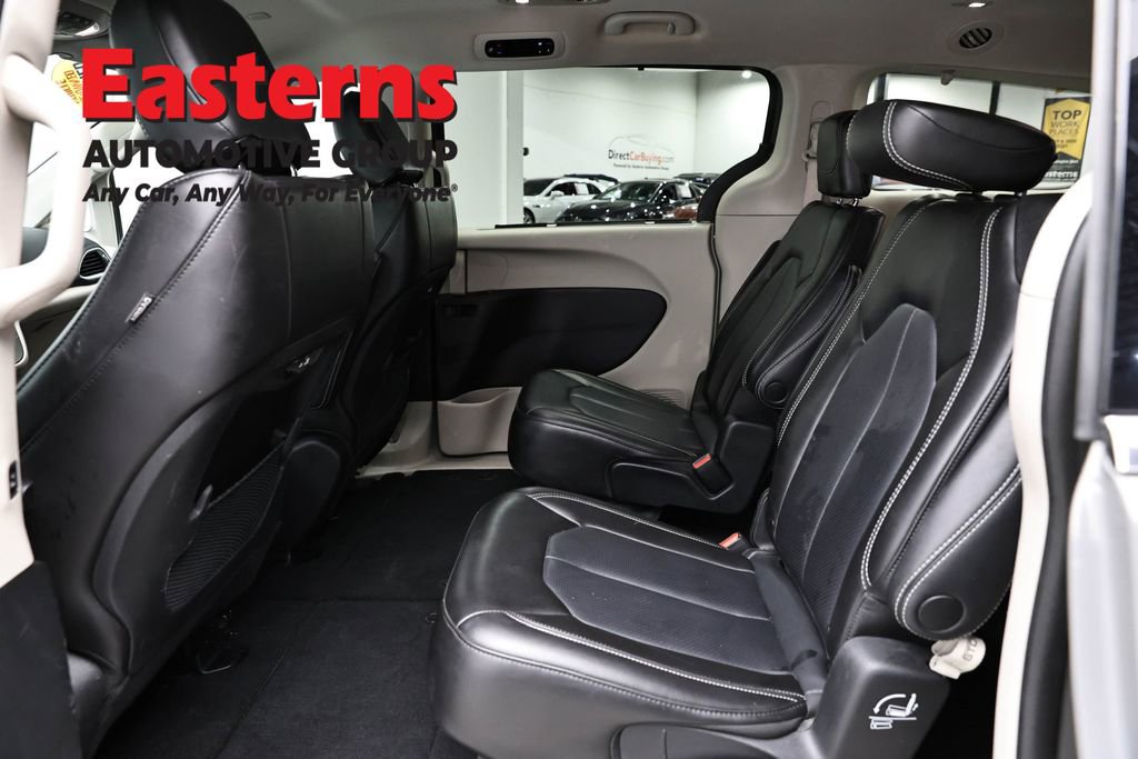 Used 2023 Chrysler Pacifica Touring-L FWD image 22
