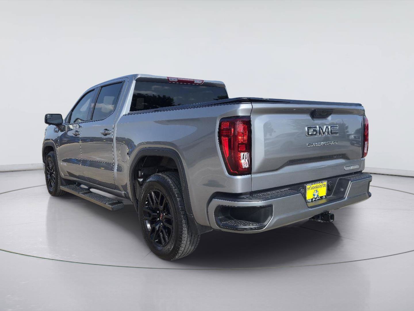 Used 2023 GMC Sierra 1500 Elevation RWD image 3