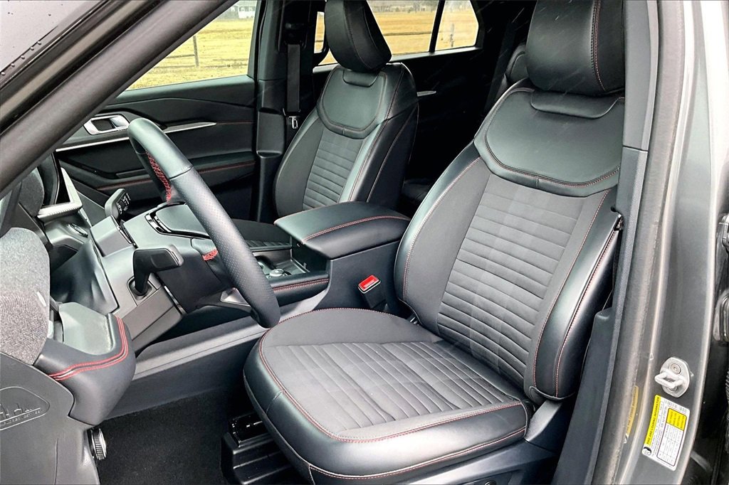 Used 2025 Ford Explorer ST-Line w/ ST-Line Street Pack image 23