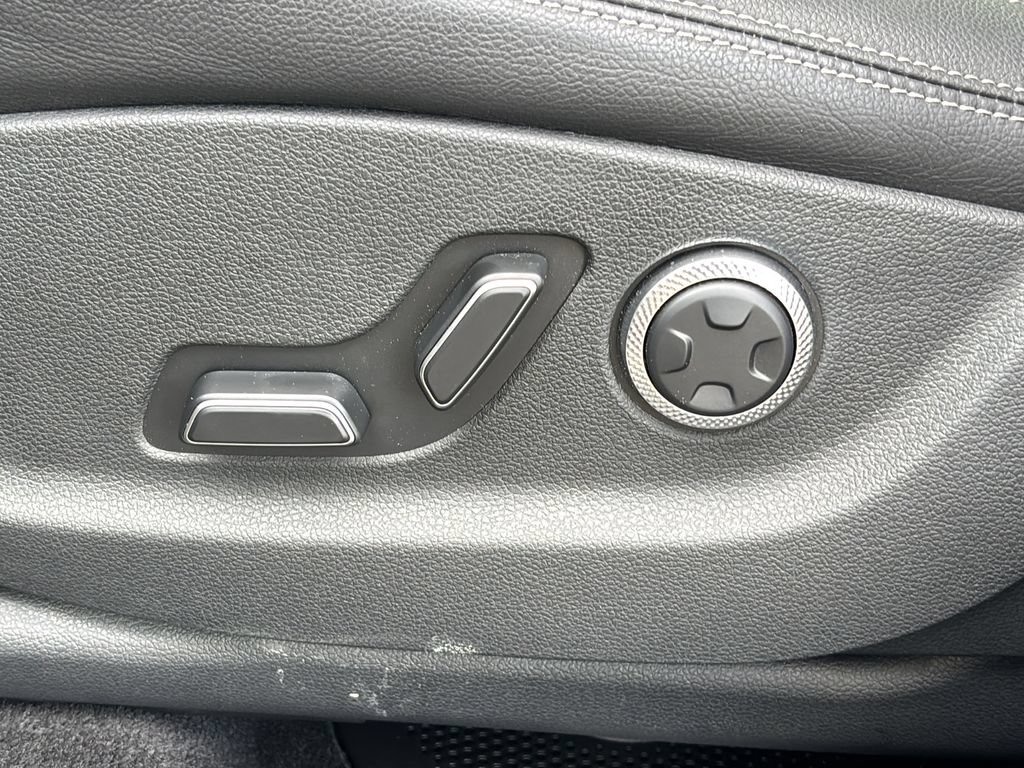 Certified 2026 Genesis GV70 2.5T AWD/4WD image 15