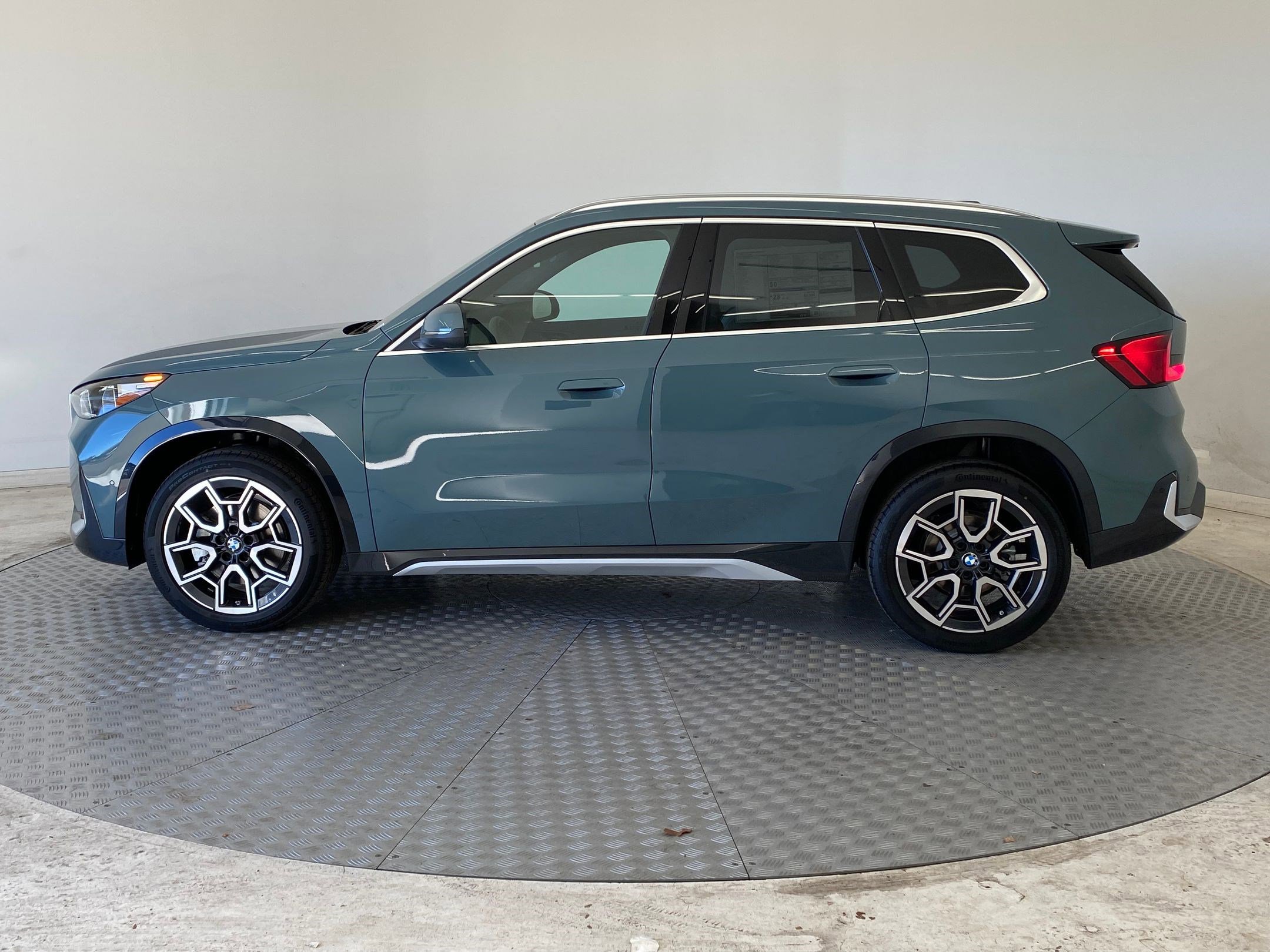 New 2026 BMW X1 xDrive28i w/ Convenience Package image 2