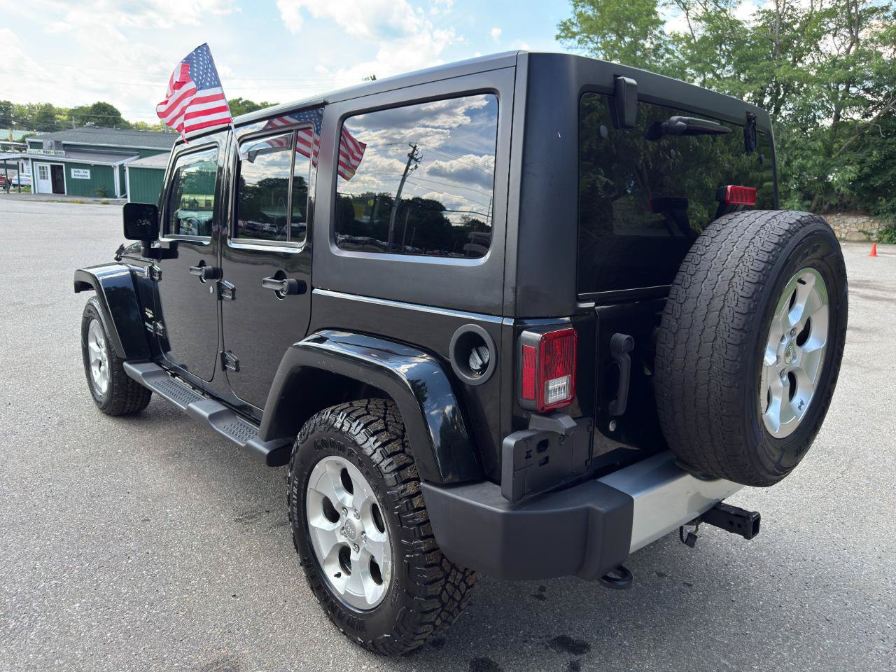 Used 2015 Jeep Wrangler Unlimited Sahara w/ Dual Top Group AWD/4WD image 7