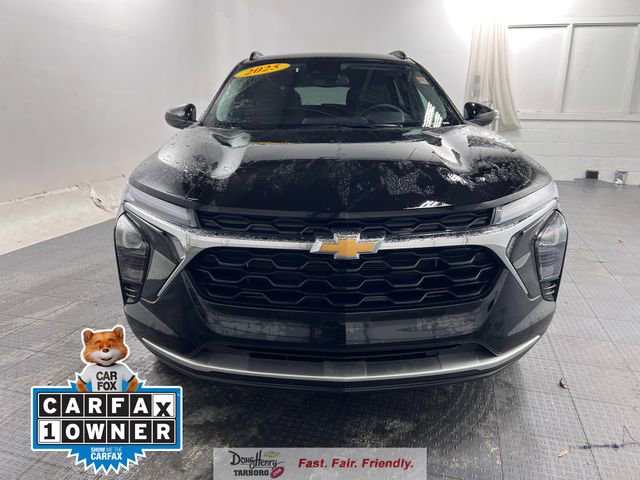 Used 2025 Chevrolet Trax LT w/ LT Convenience Package image 2